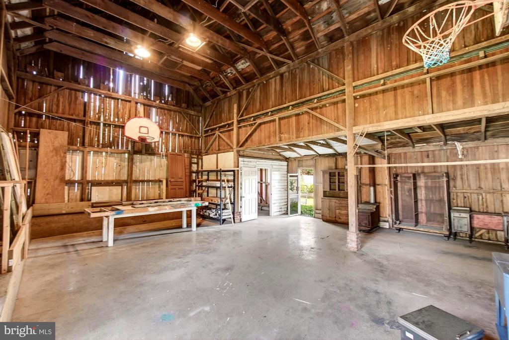 18040 BARNESVILLE ROAD