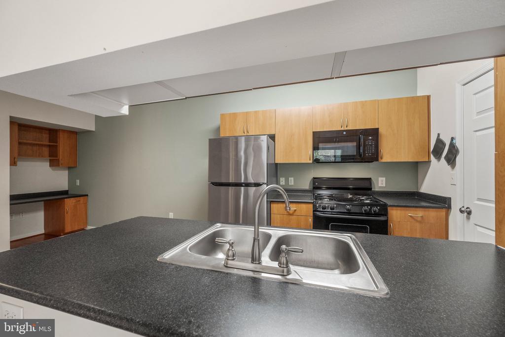 19609 GALWAY BAY CIRCLE Unit: 202