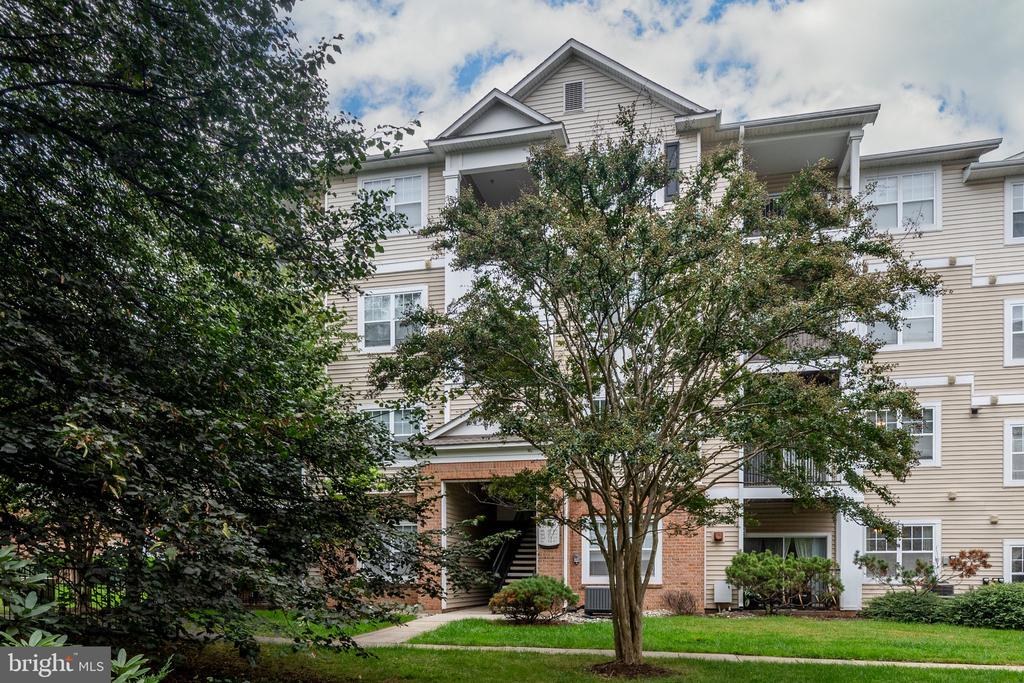 19609 GALWAY BAY CIRCLE Unit: 202