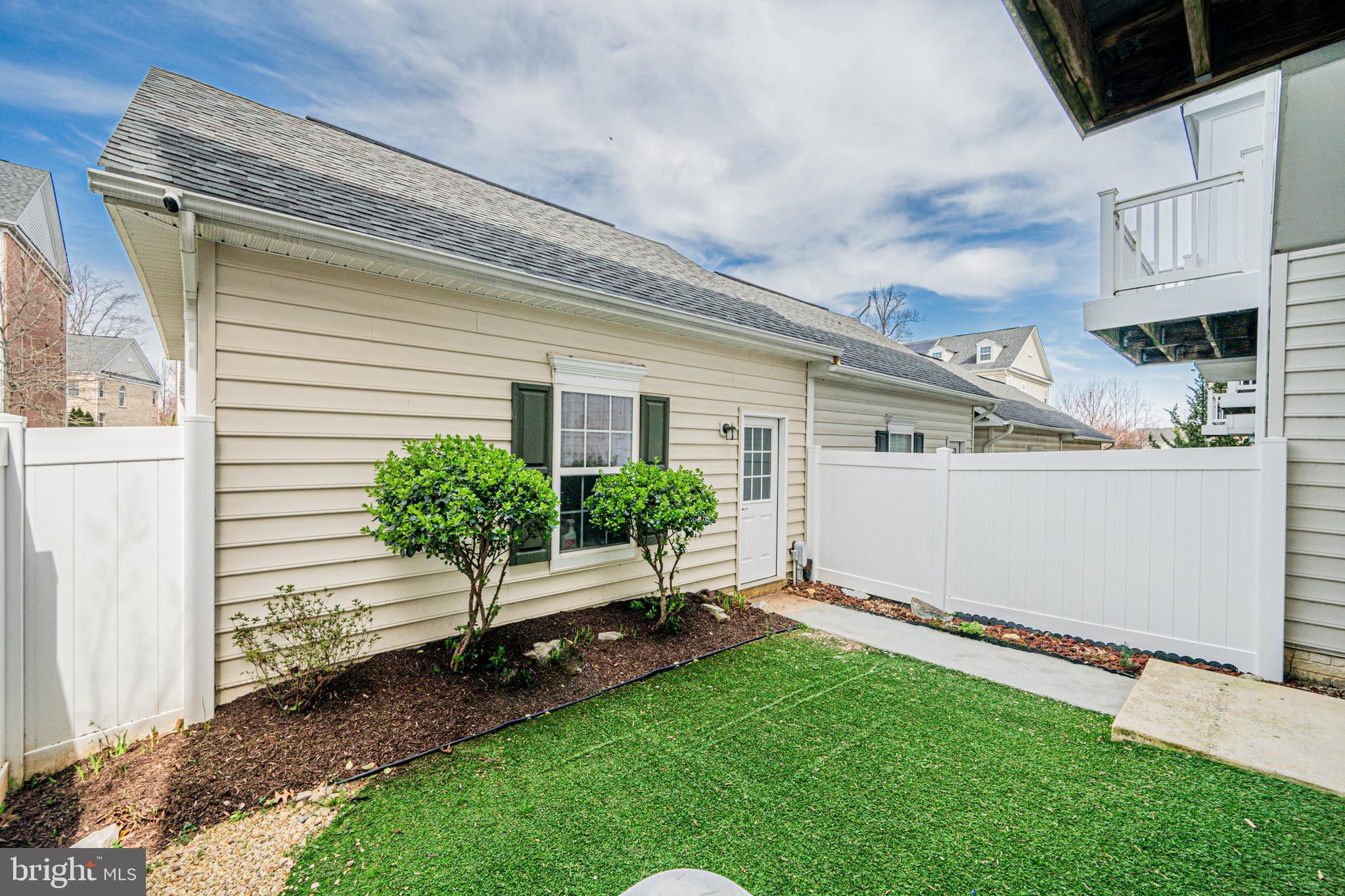 633 Spectator Ave