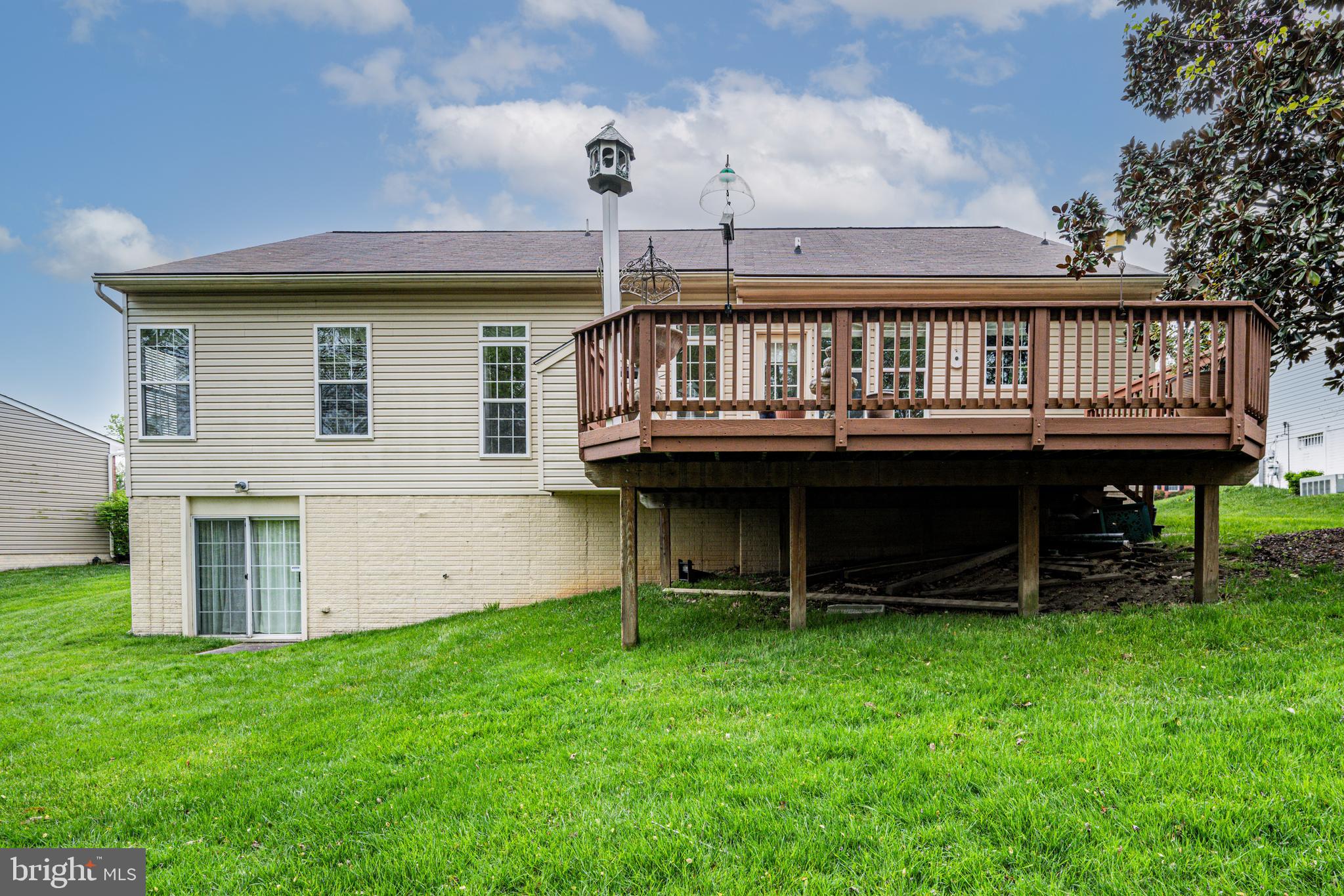 7901 Aylesford Ln