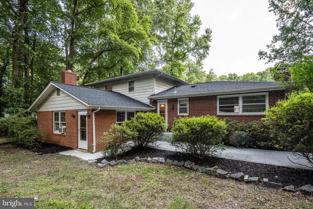 13708 Town Farm Rd