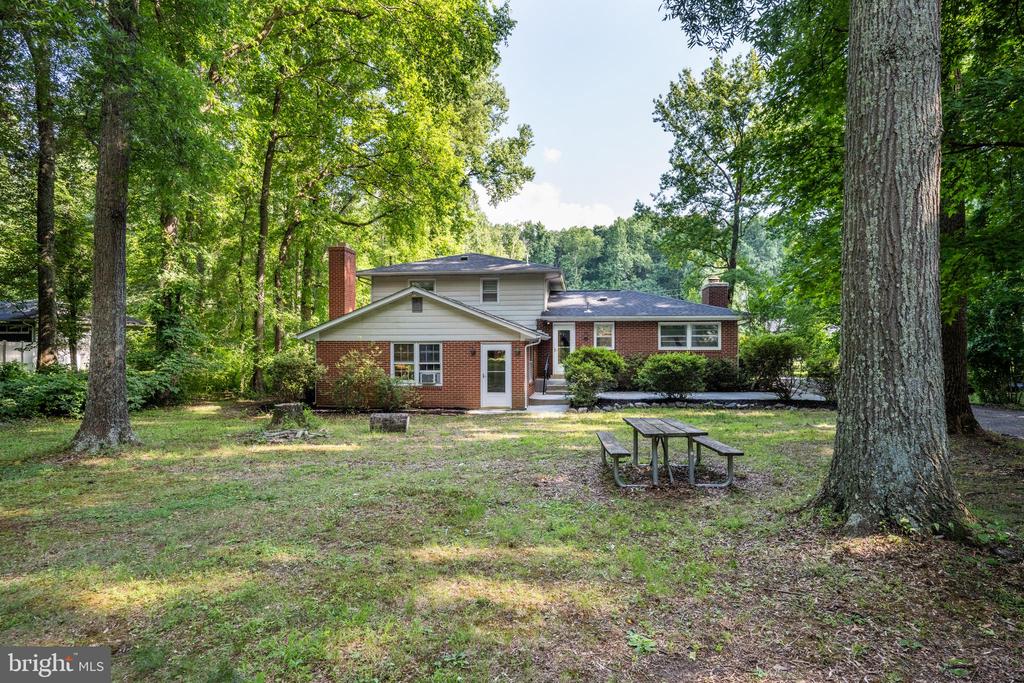 13708 Town Farm Rd