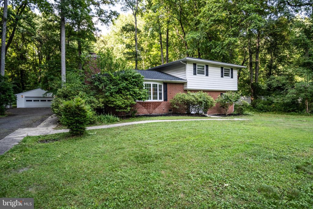 13708 Town Farm Rd