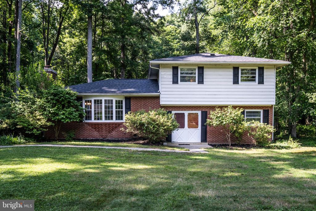 13708 Town Farm Rd