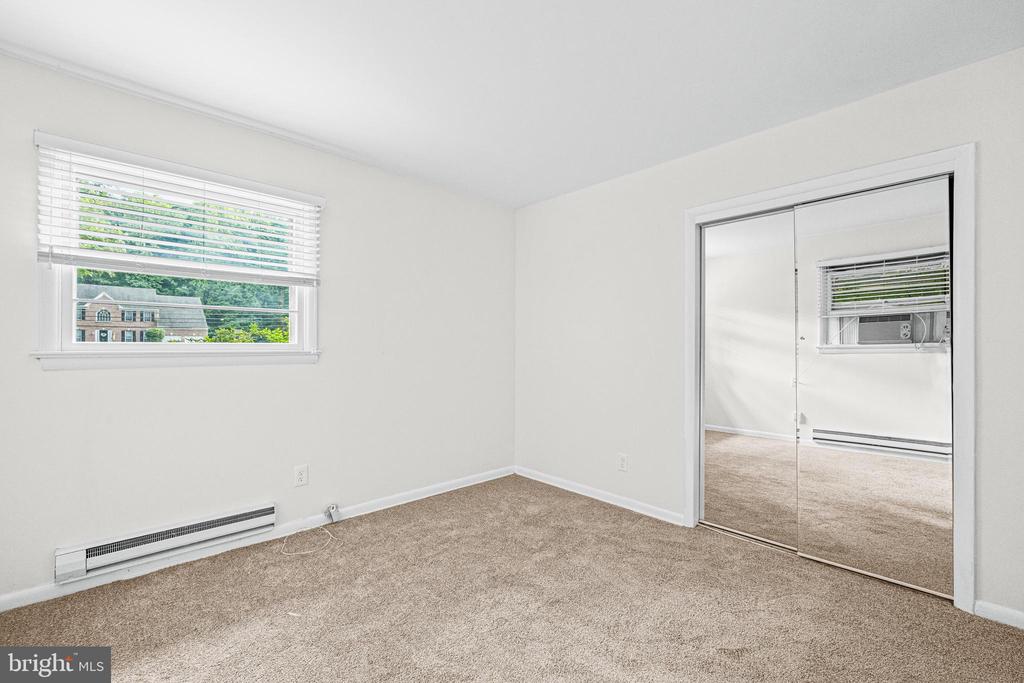 13708 Town Farm Rd