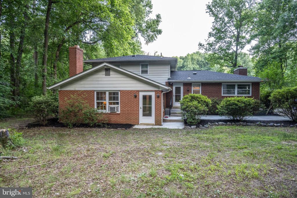 13708 Town Farm Rd
