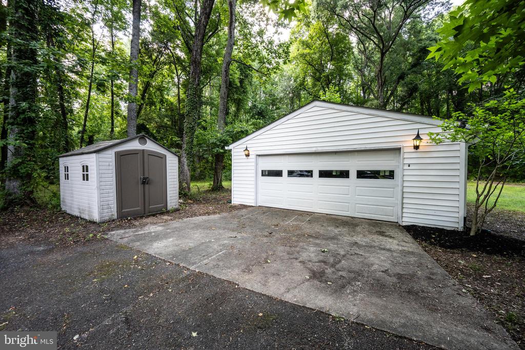 13708 Town Farm Rd