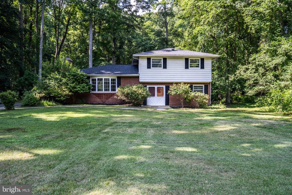13708 Town Farm Rd