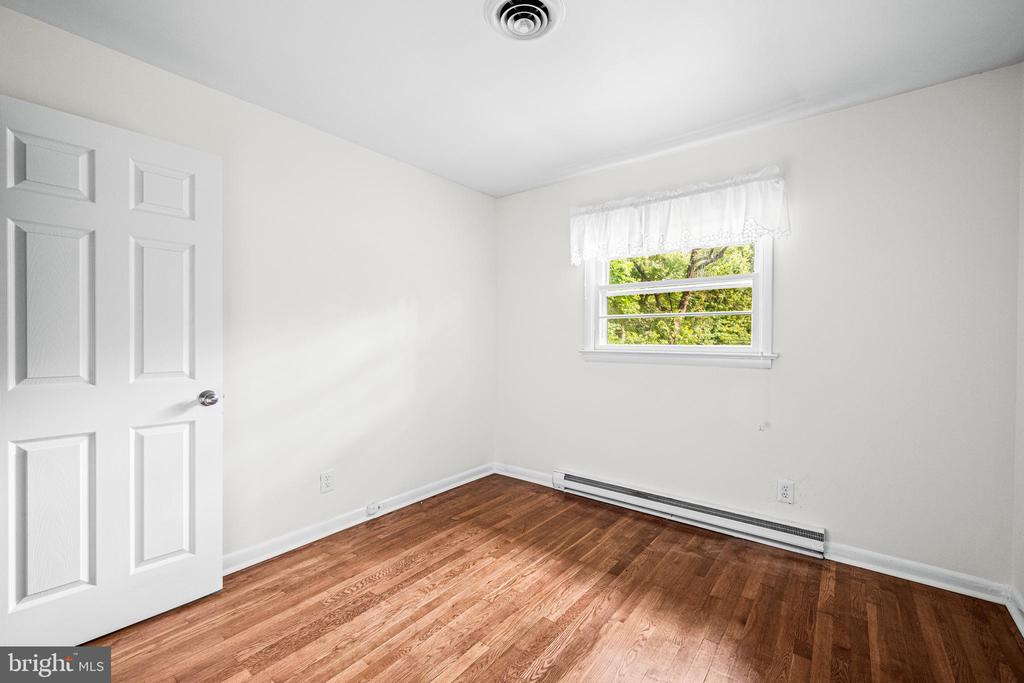 13708 Town Farm Rd