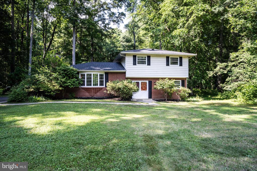13708 Town Farm Rd