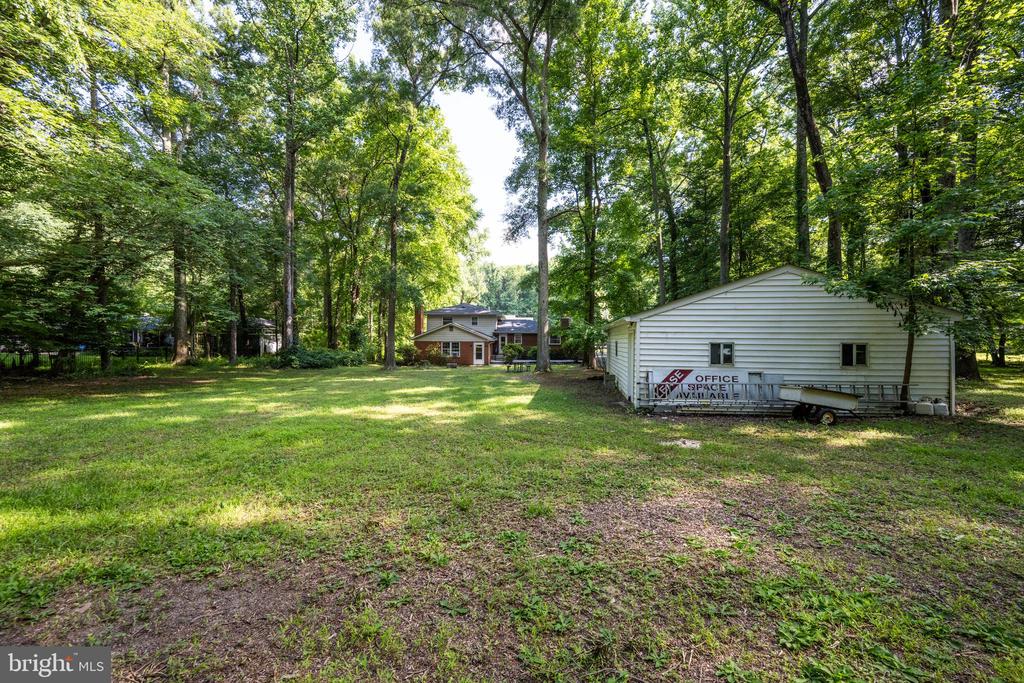 13708 Town Farm Rd