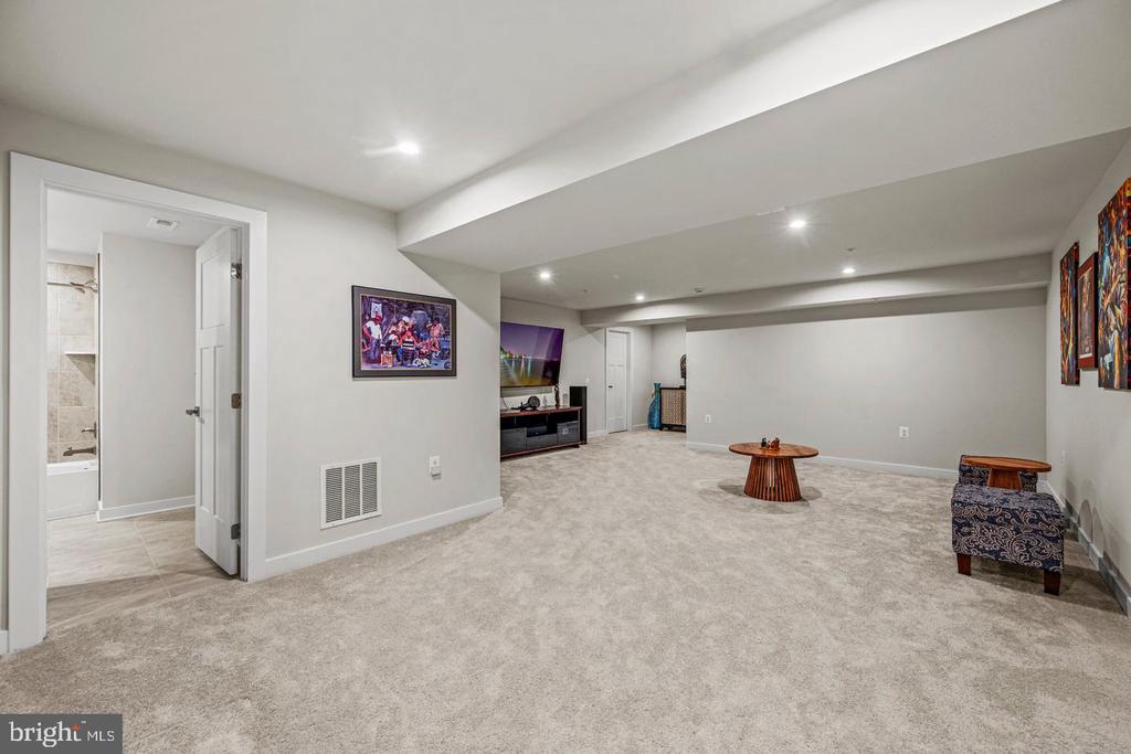 8406 MEADOW ROCK COURT