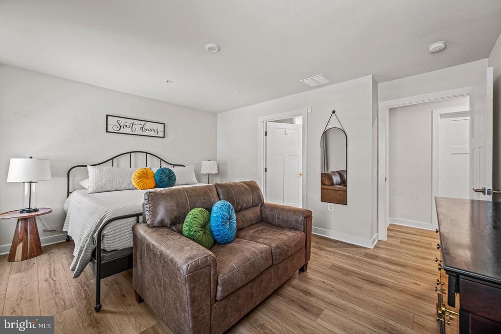 8406 MEADOW ROCK COURT