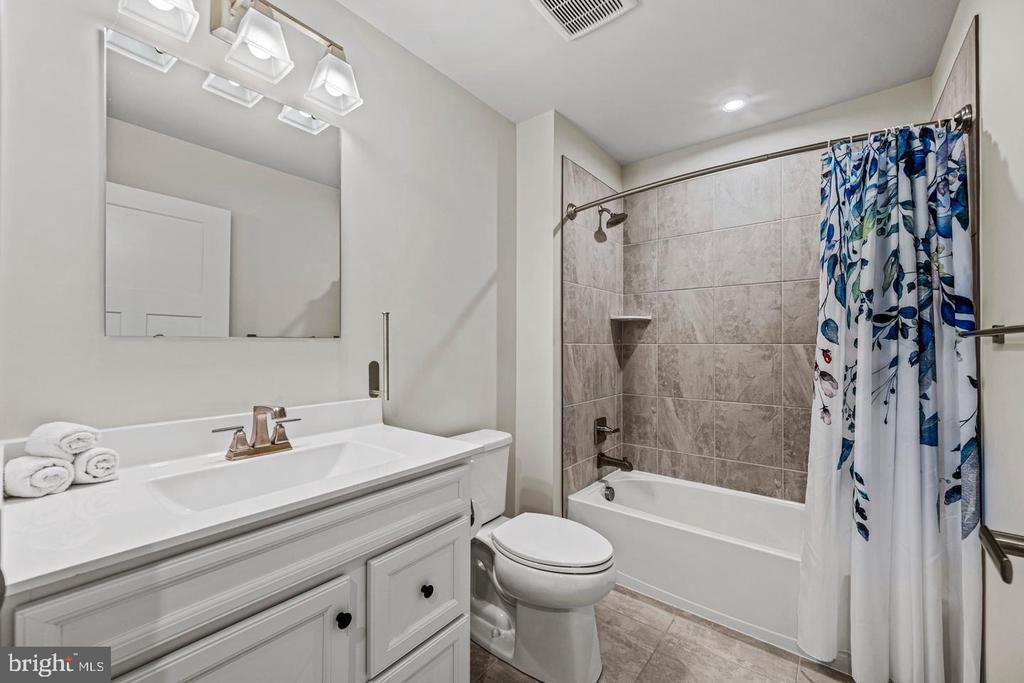 8406 MEADOW ROCK COURT