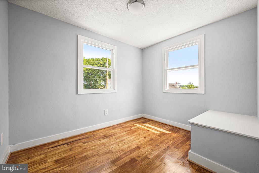 21741 Gambier Pl