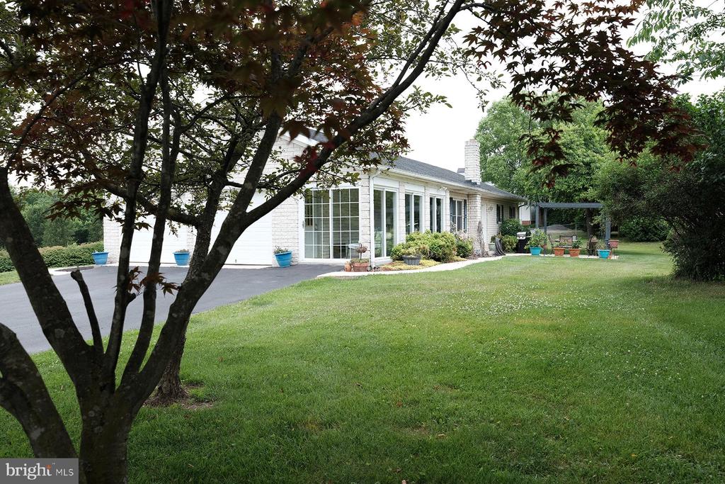 8017 Lake Dr