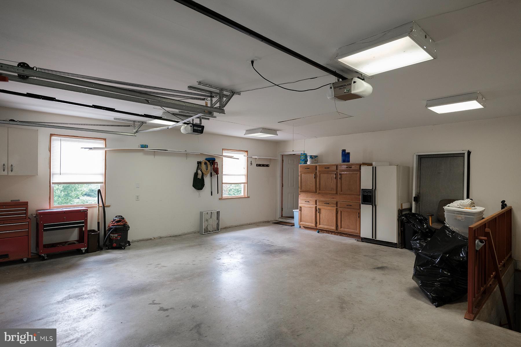 8017 Lake Dr