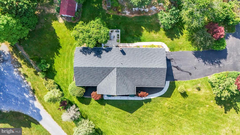 8017 Lake Dr