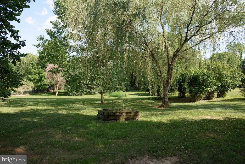 8017 Lake Dr