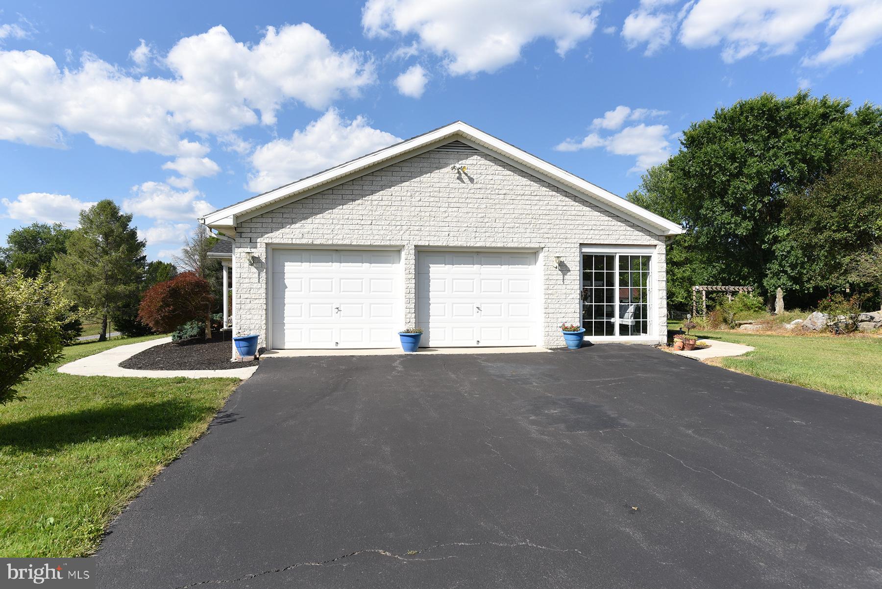 8017 Lake Dr