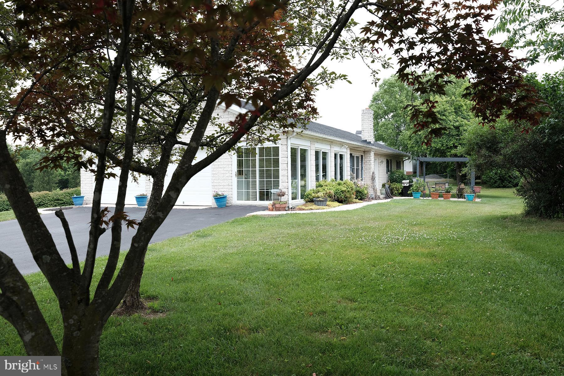 8017 Lake Dr