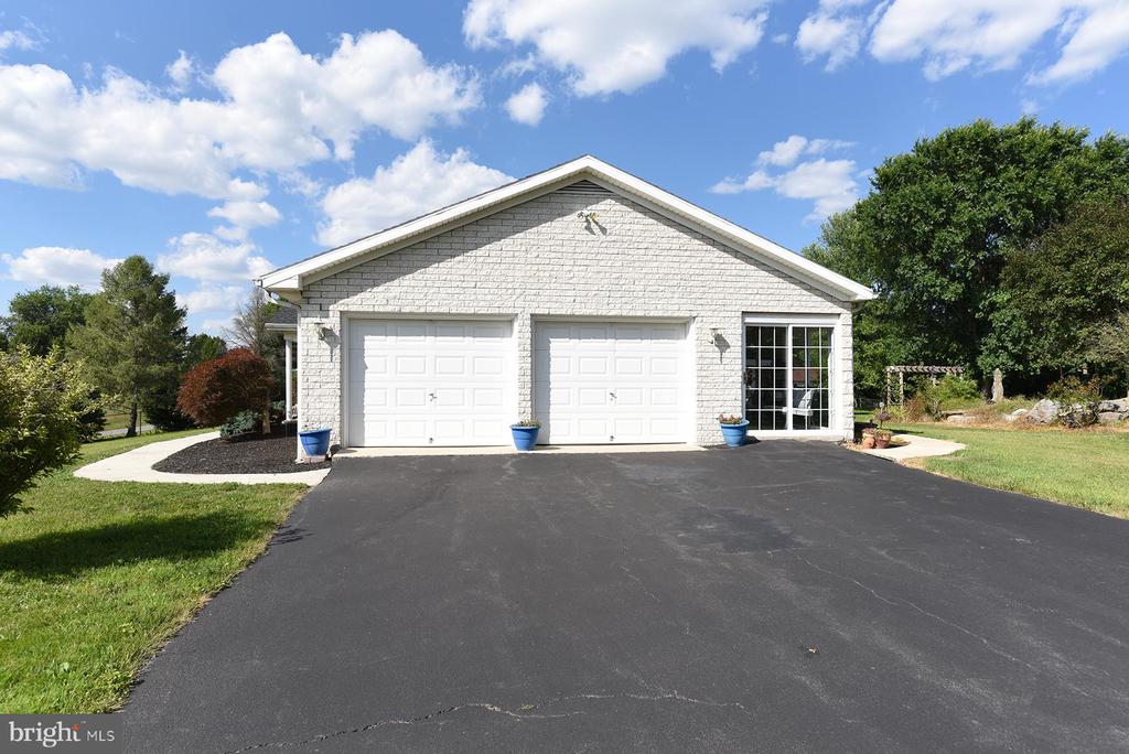 8017 Lake Dr