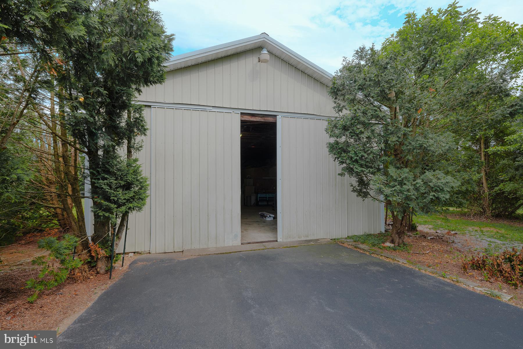 8017 Lake Dr