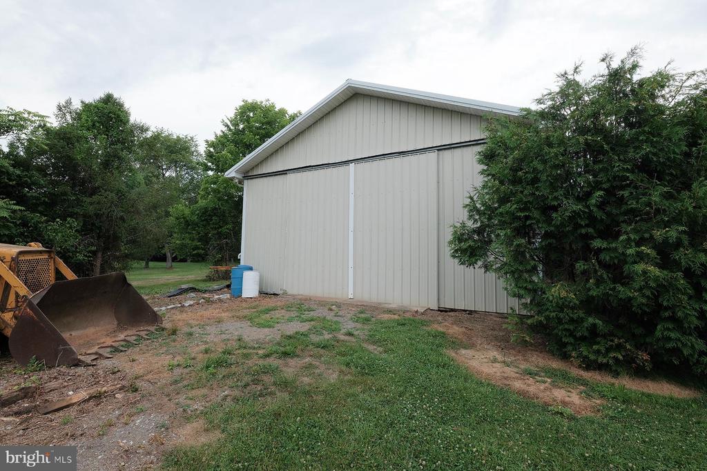 8017 Lake Dr
