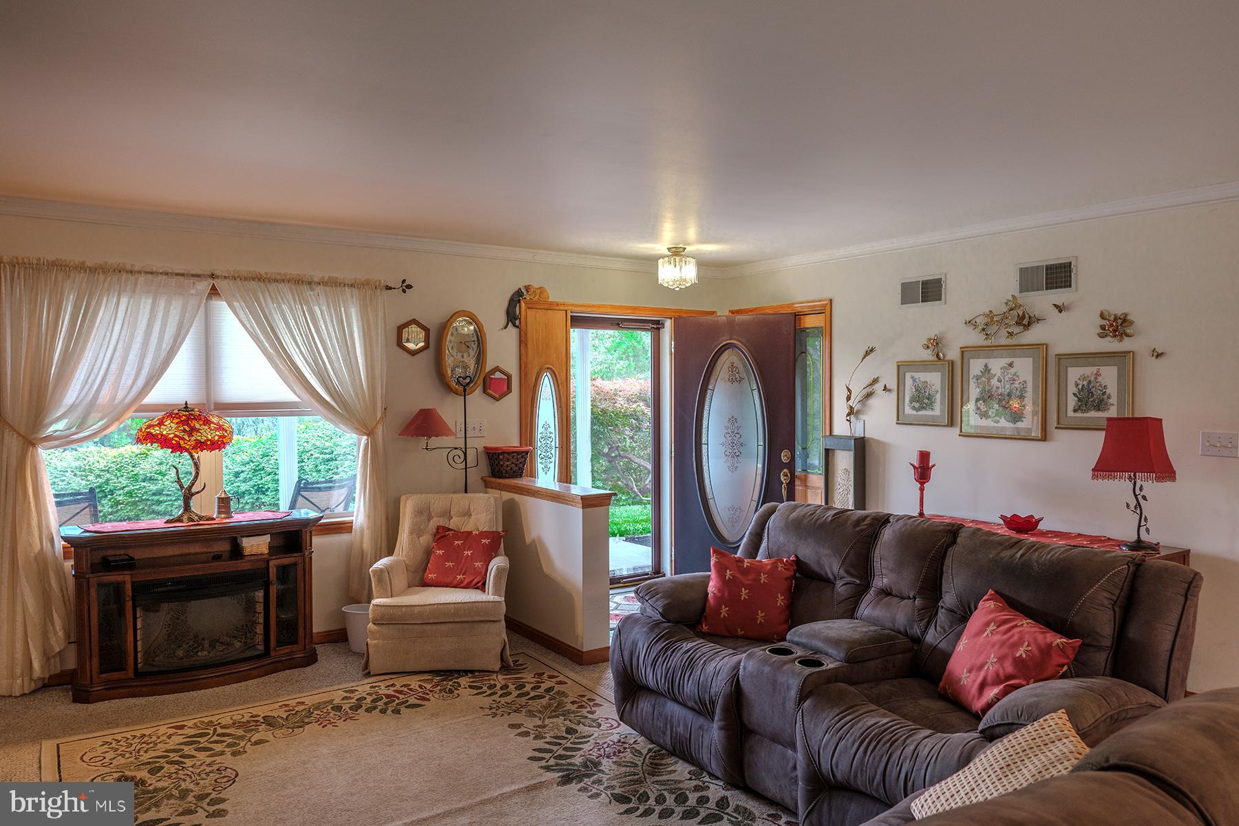 8017 Lake Dr