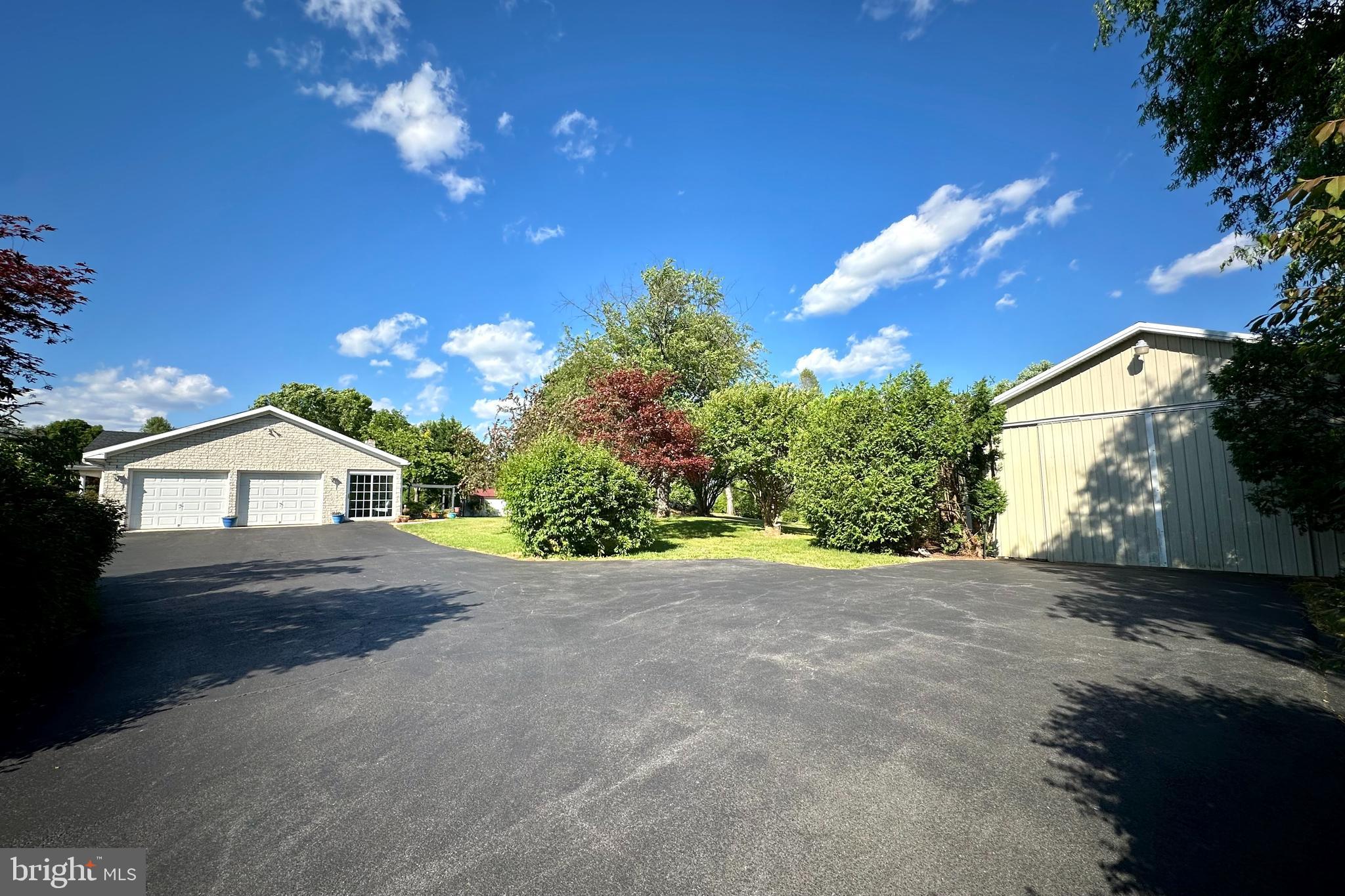 8017 Lake Dr