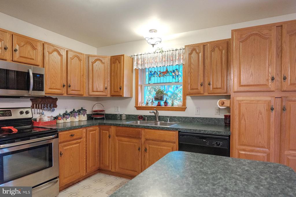 8017 Lake Dr