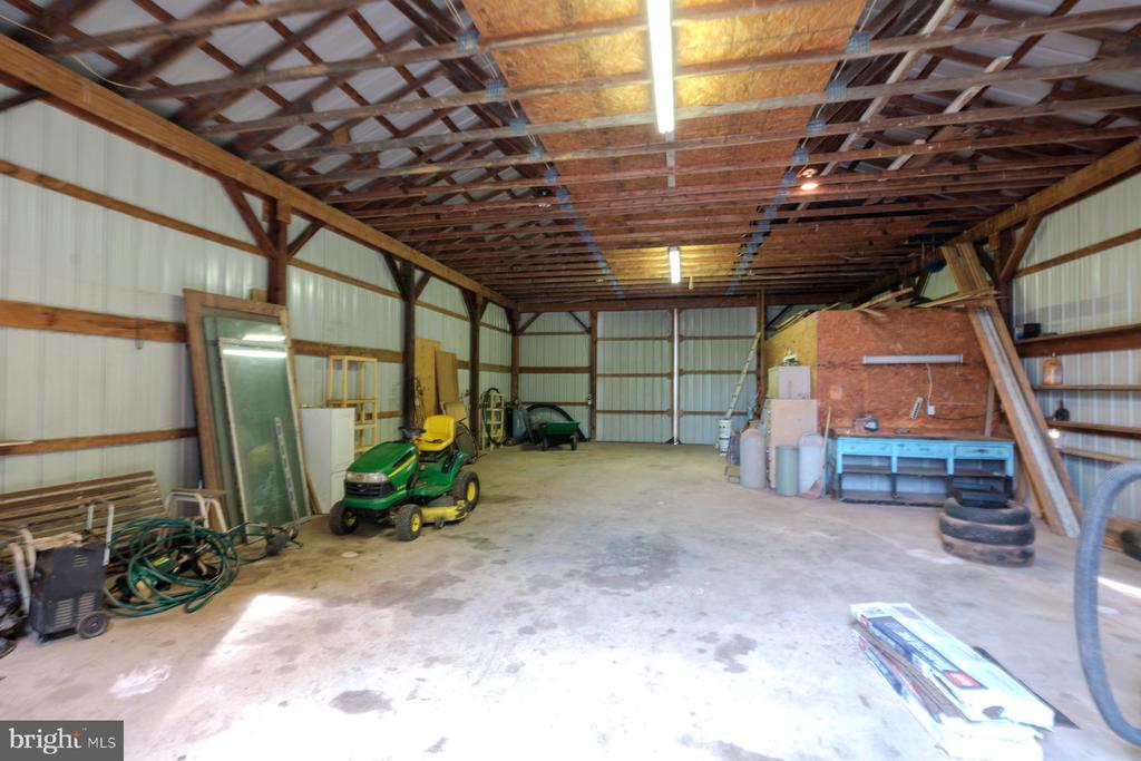 8017 Lake Dr