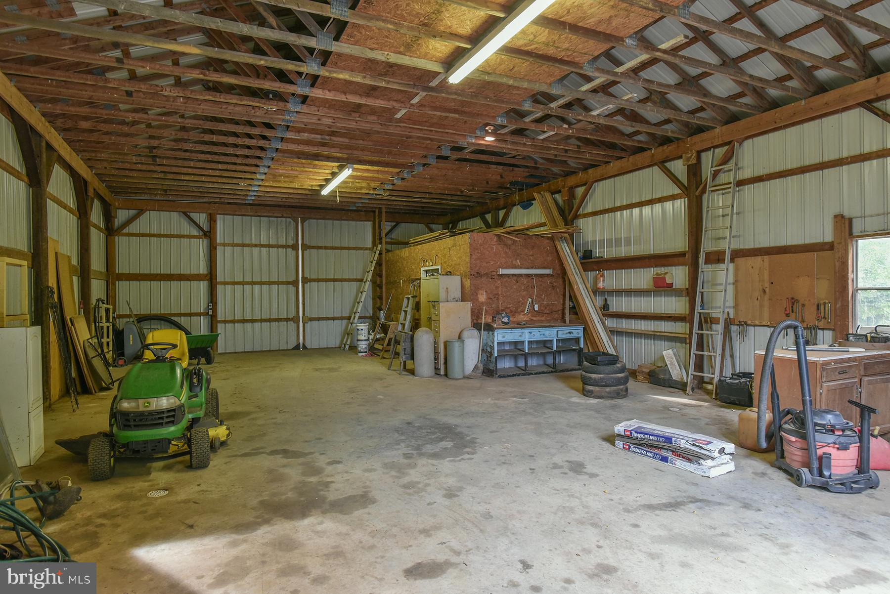 8017 Lake Dr