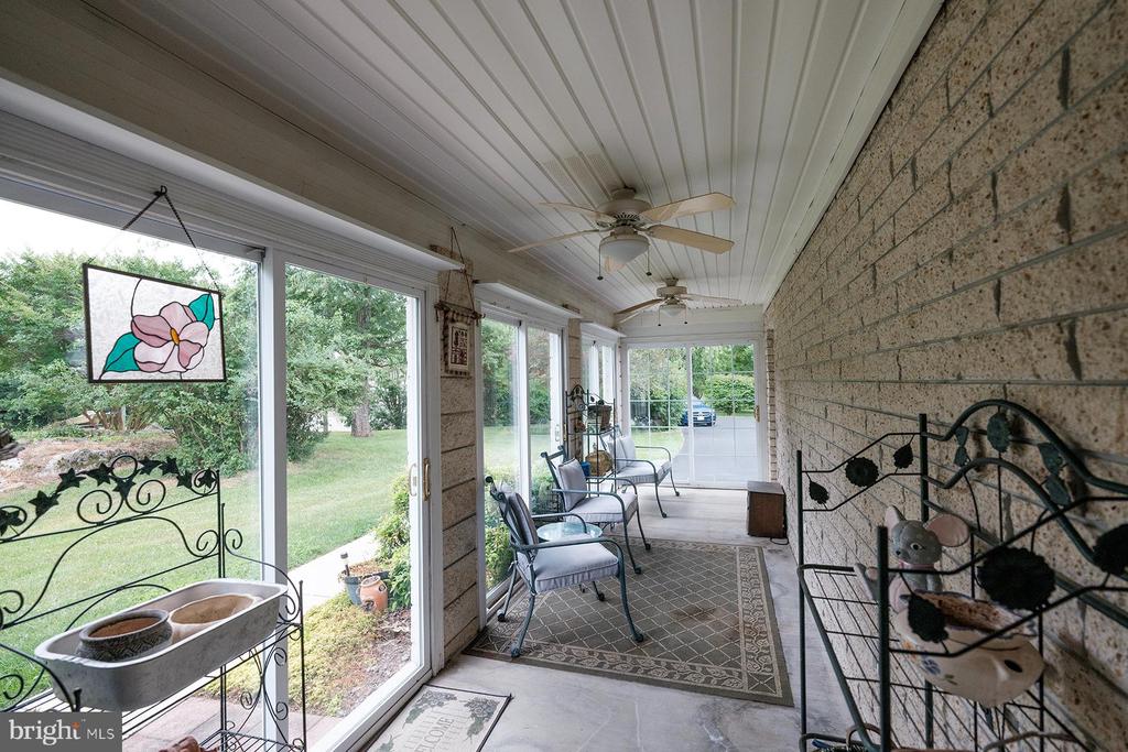 8017 Lake Dr