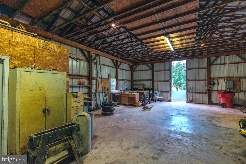 8017 Lake Dr