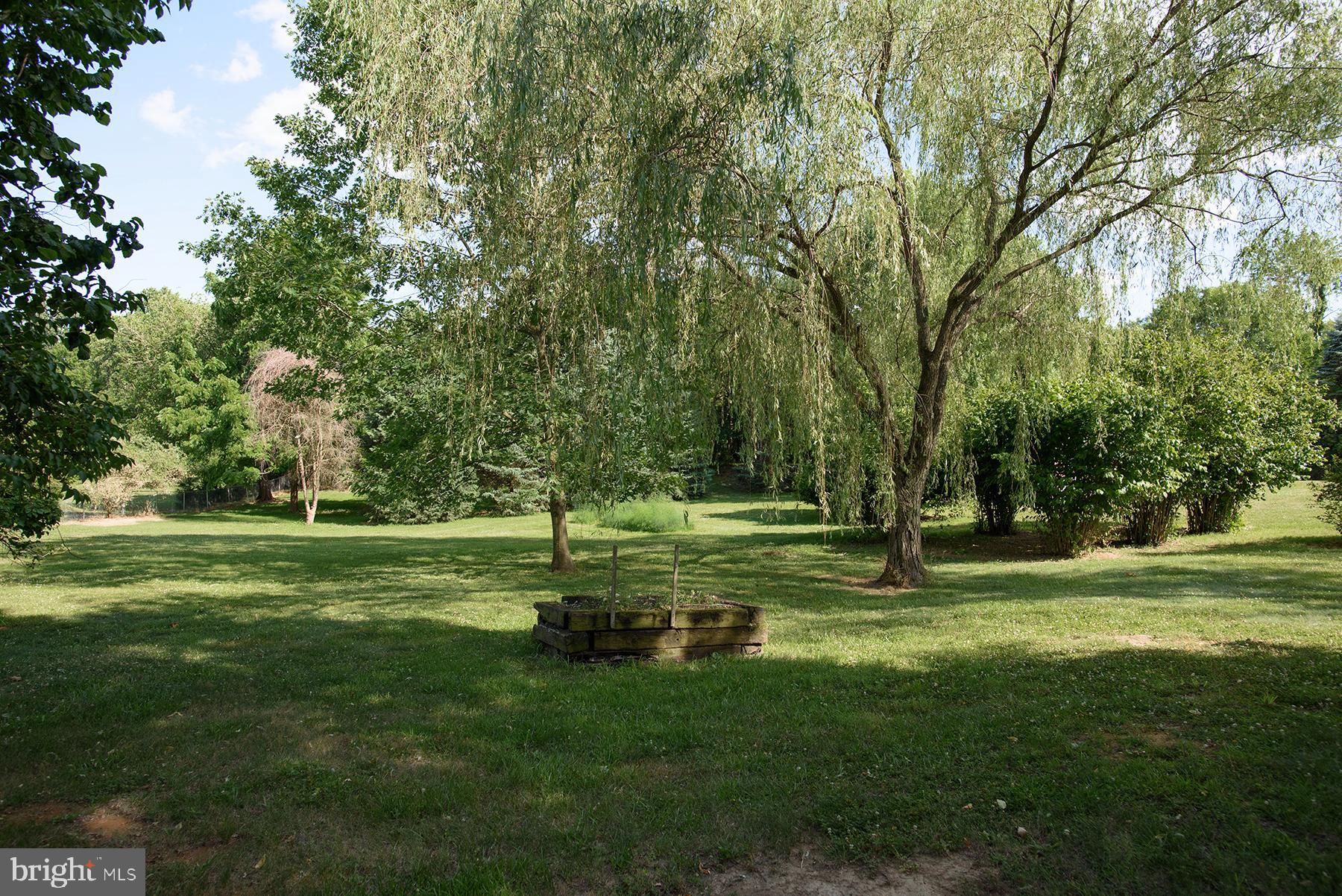 8017 Lake Dr