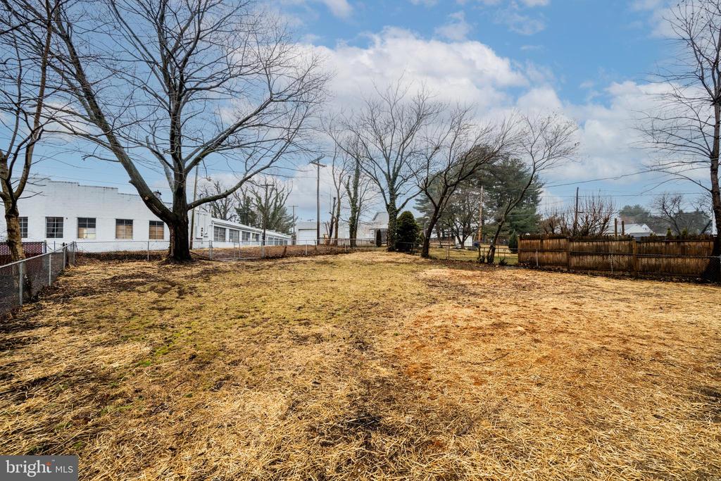 833 NOLAND DRIVE