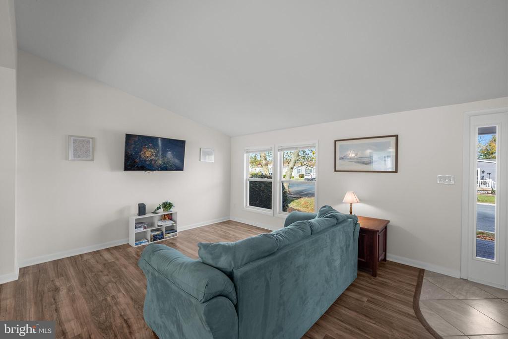 6 Ensign Dr