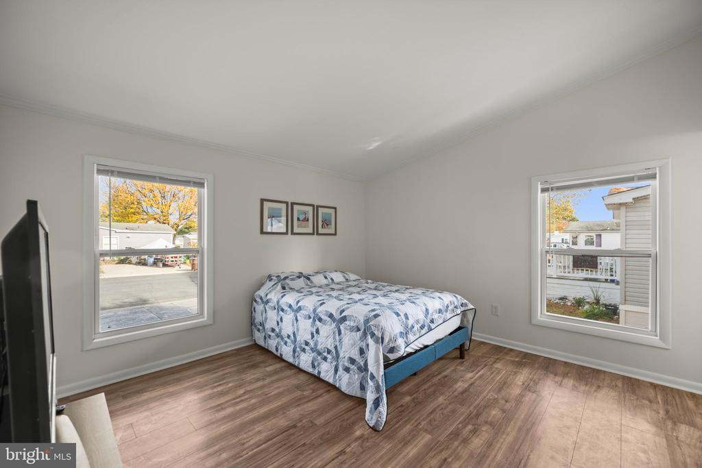 6 Ensign Dr