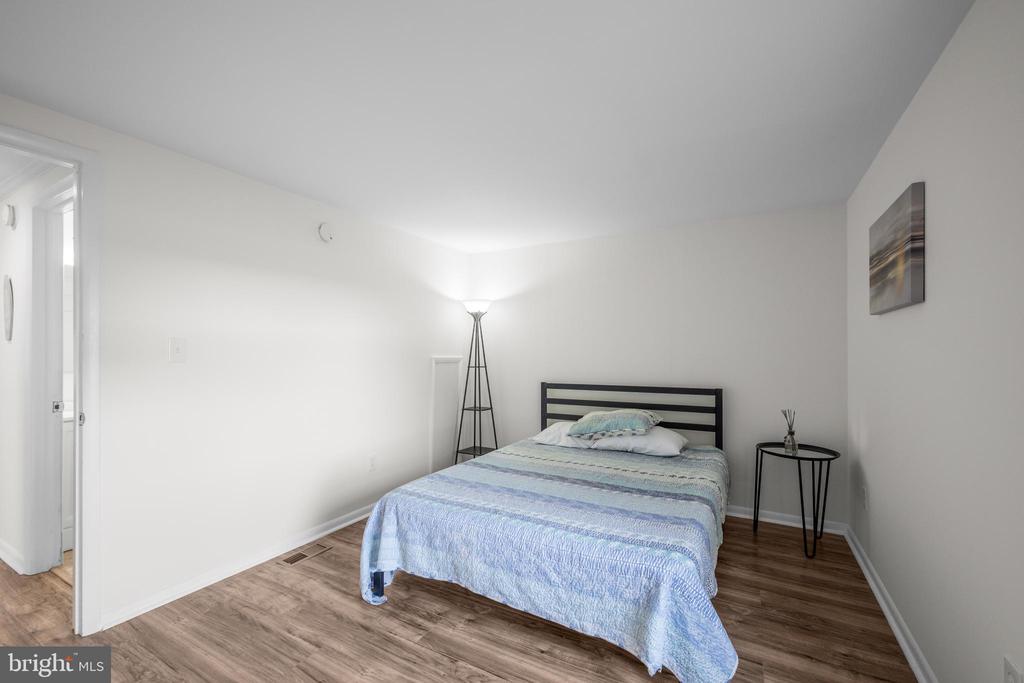 6 Ensign Dr