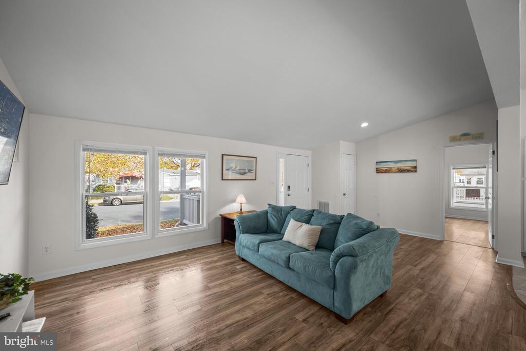 6 Ensign Dr