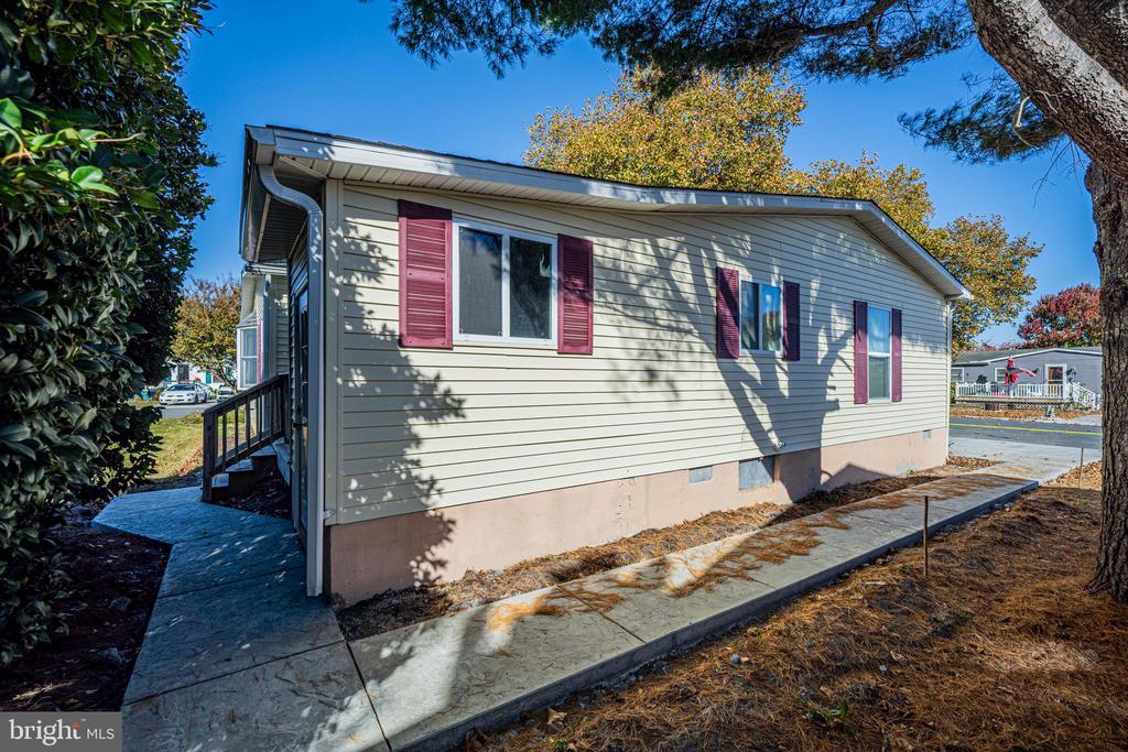 6 Ensign Dr
