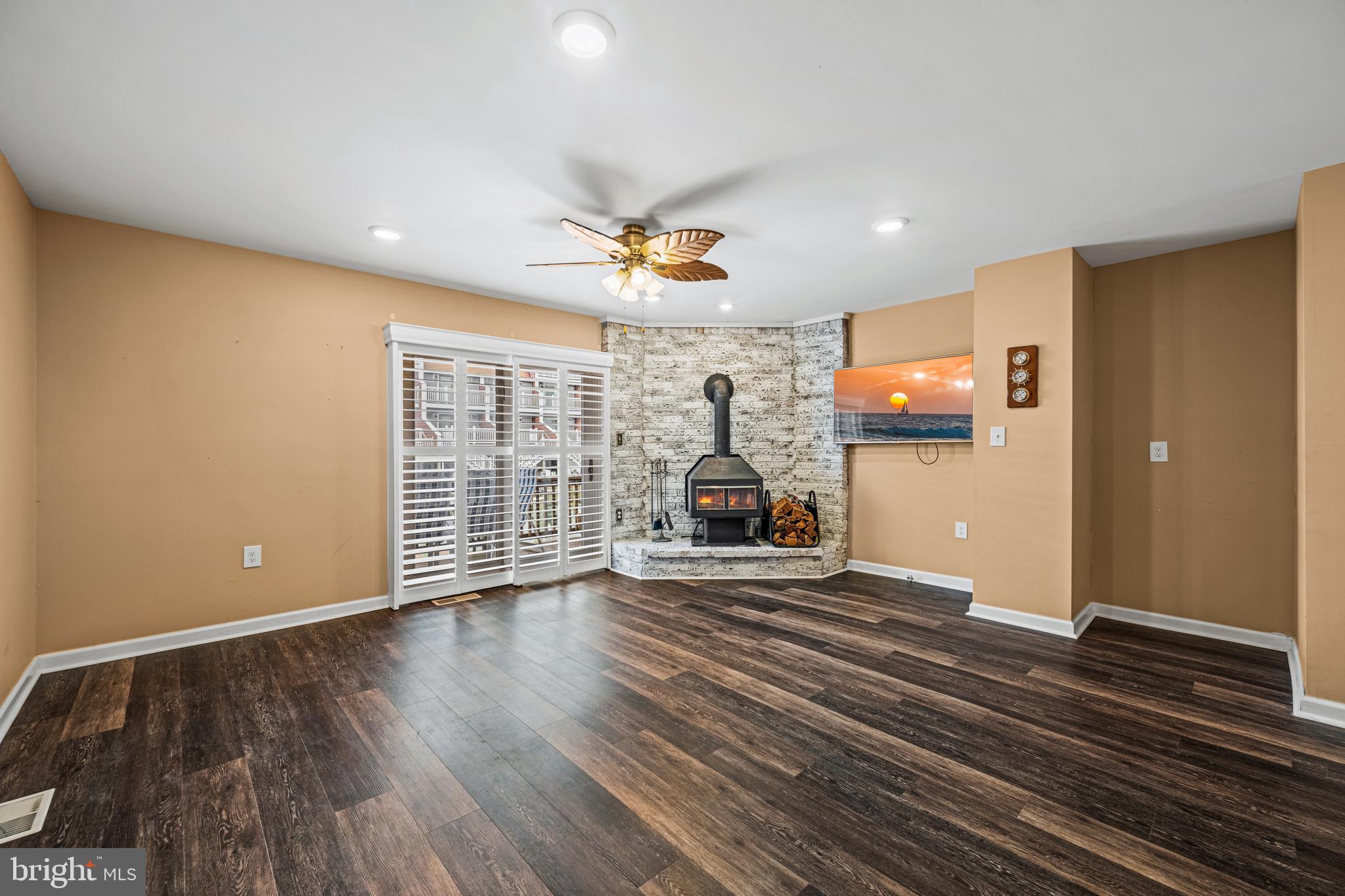 11611 WINDWARD DRIVE E