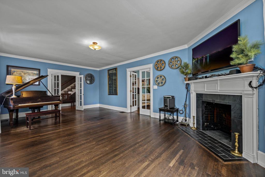 472 COUNTRY CLUB ROAD