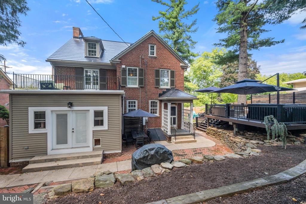 472 COUNTRY CLUB ROAD