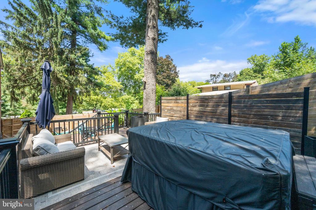 472 COUNTRY CLUB ROAD