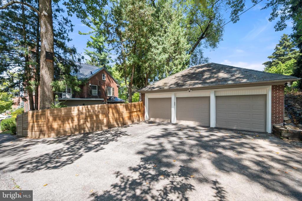 472 COUNTRY CLUB ROAD