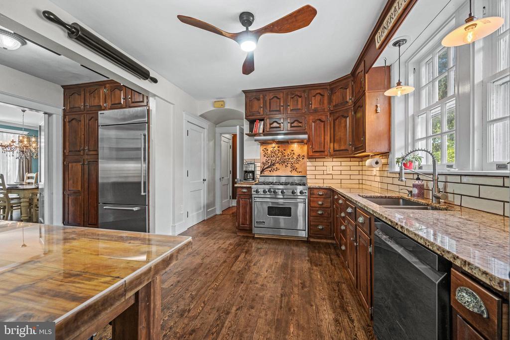 472 COUNTRY CLUB ROAD