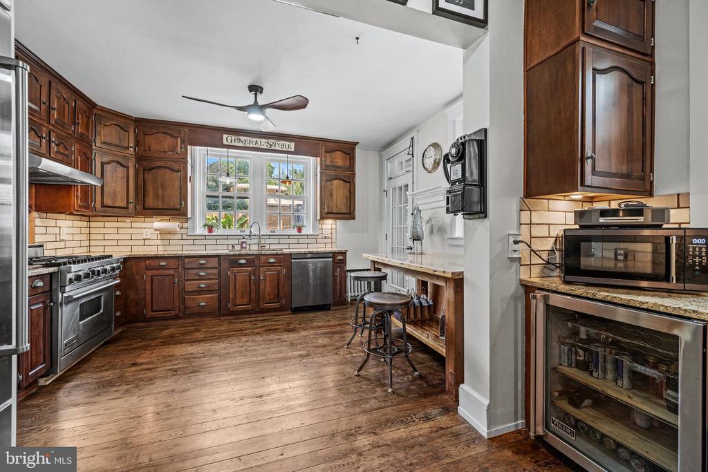 472 COUNTRY CLUB ROAD